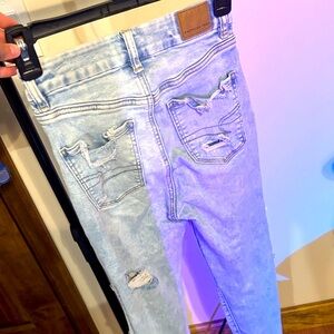 American Eagle Outfitters Women's Light Wash Distressed Skinny Jeans